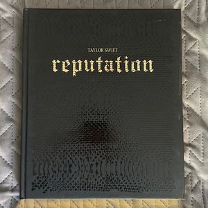 TAYLOR SWIFT REPUTATION TOUR VIP EXCLUSIVE BOOK